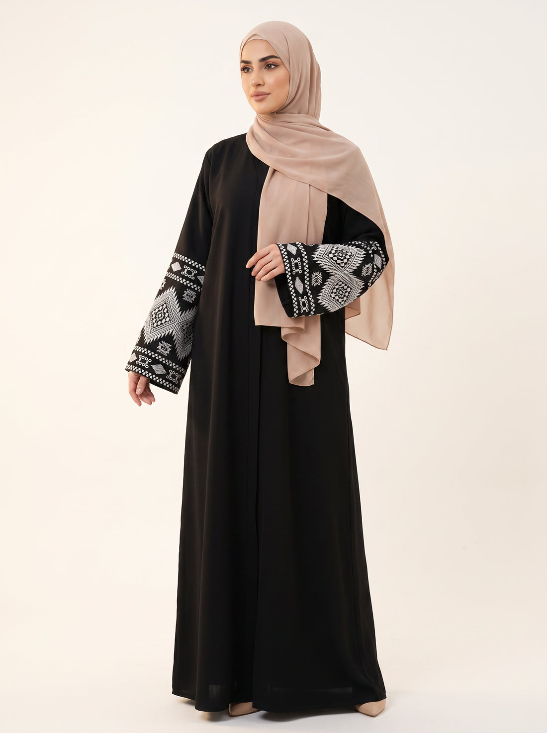 Pleated Drawstring Abaya — Noir — 1