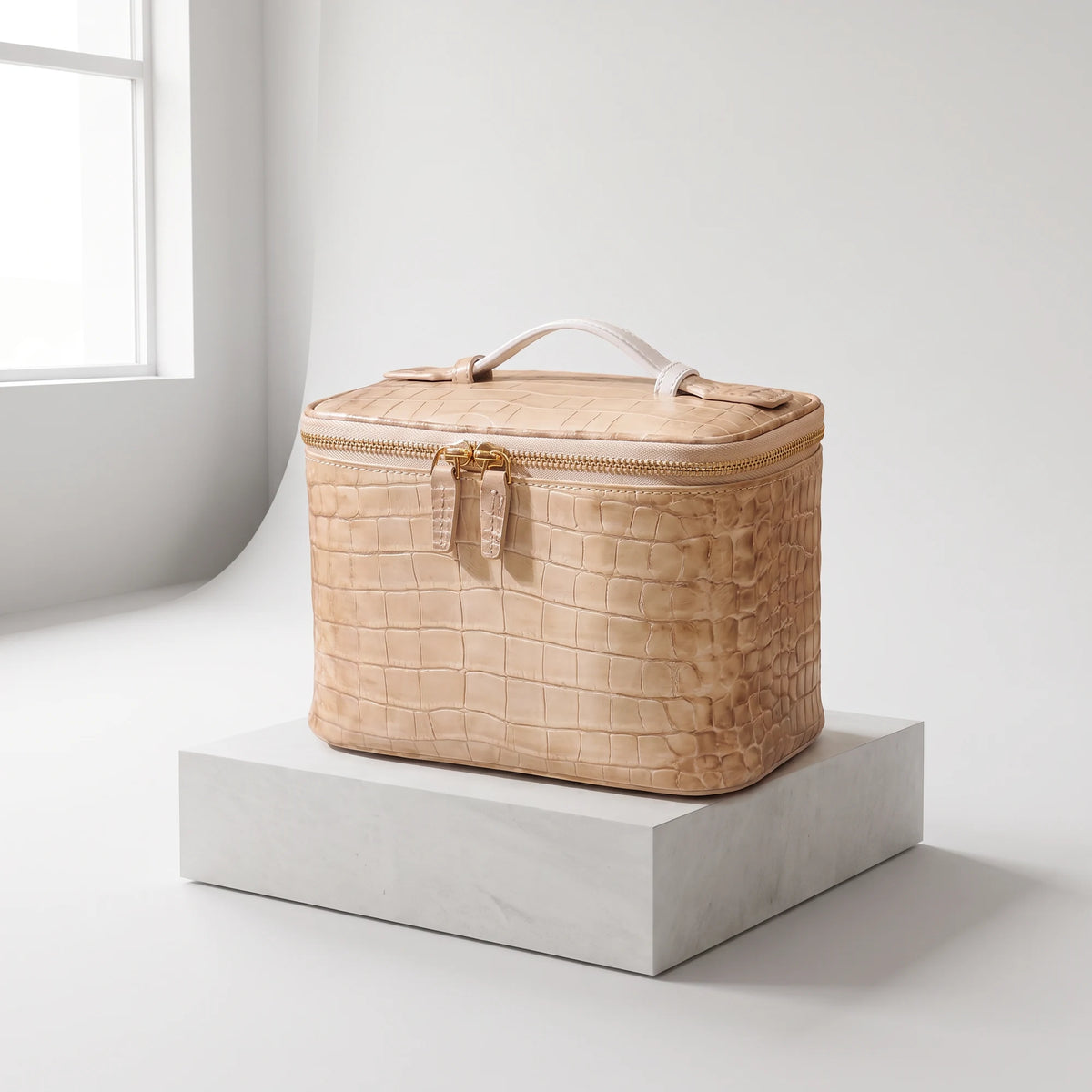 vintage-croc-beauty-case-beige studio