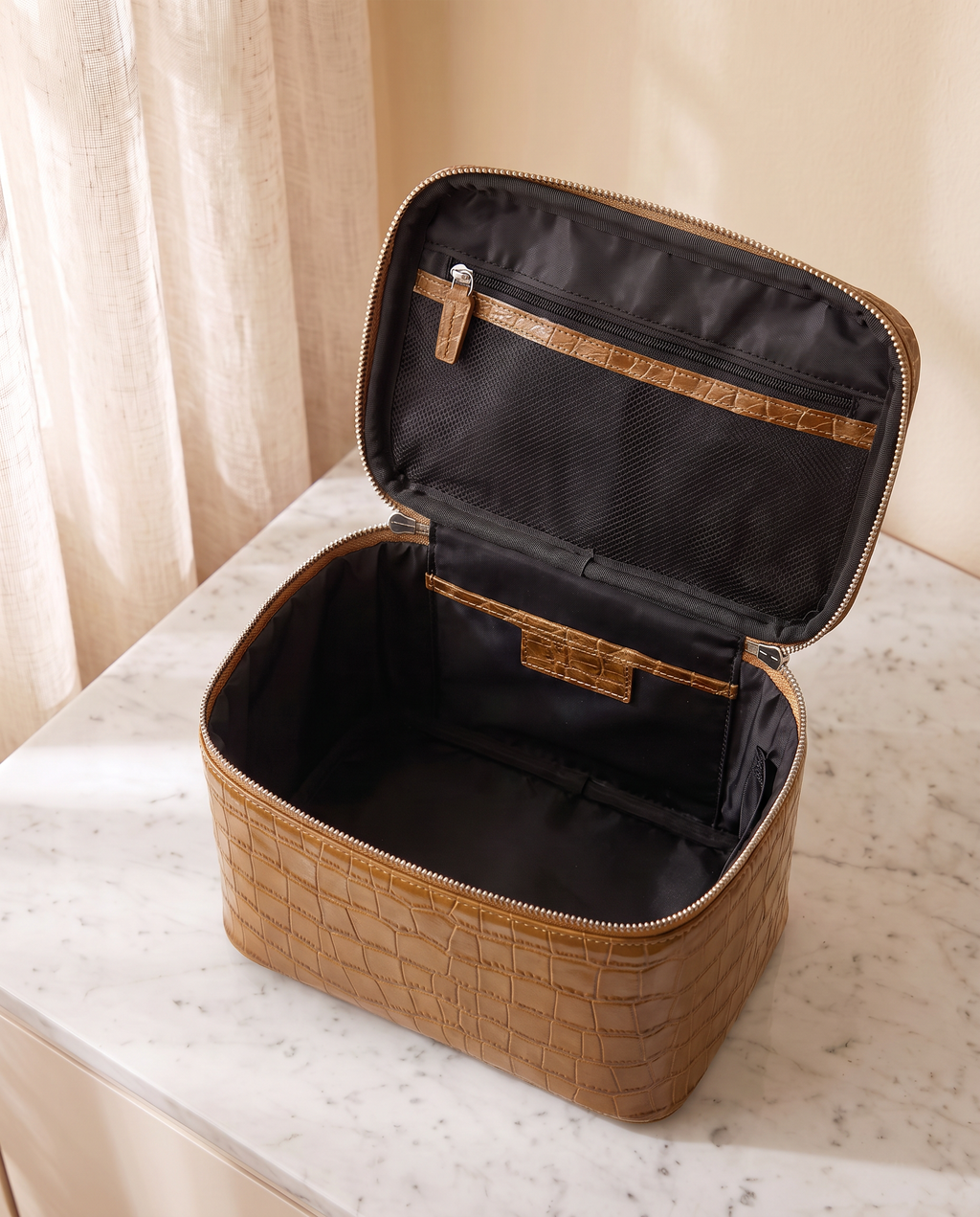 The Amira Vanity — Caramel, empty, seen from above · Elirati