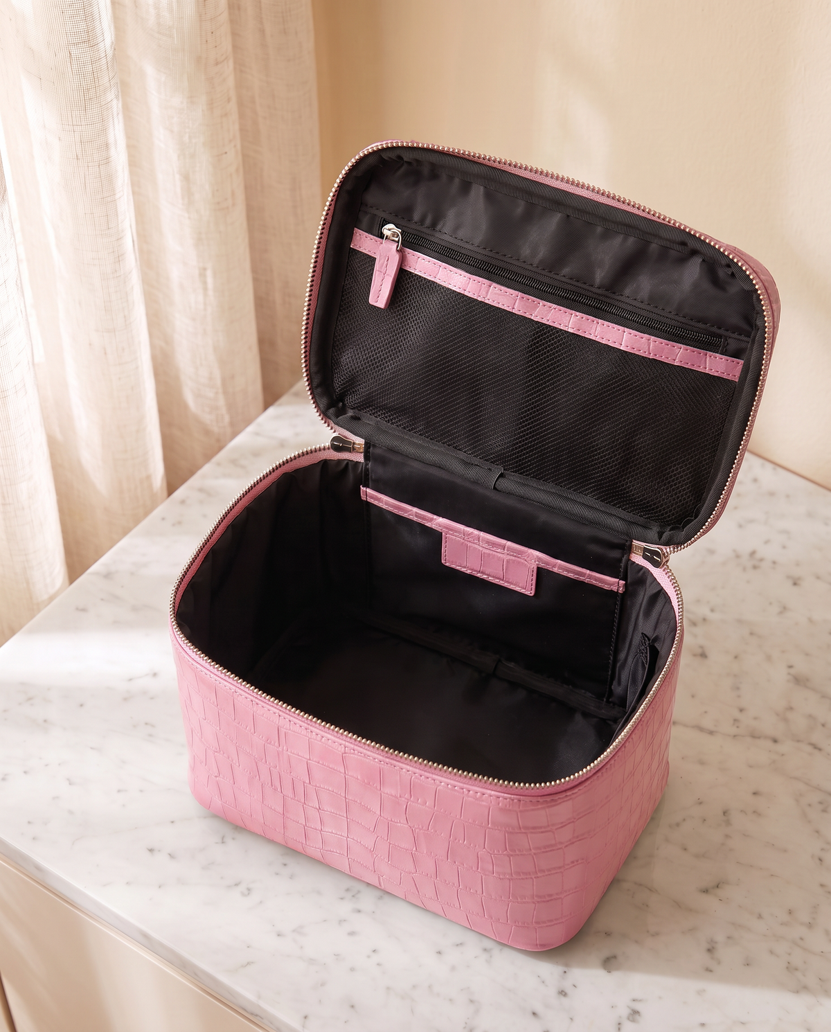 The Amira Vanity — Sakura Pink, empty, seen from above · Elirati