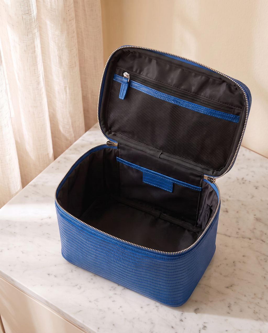 The Amira Vanity — Klein Blue, empty, seen from above · Elirati