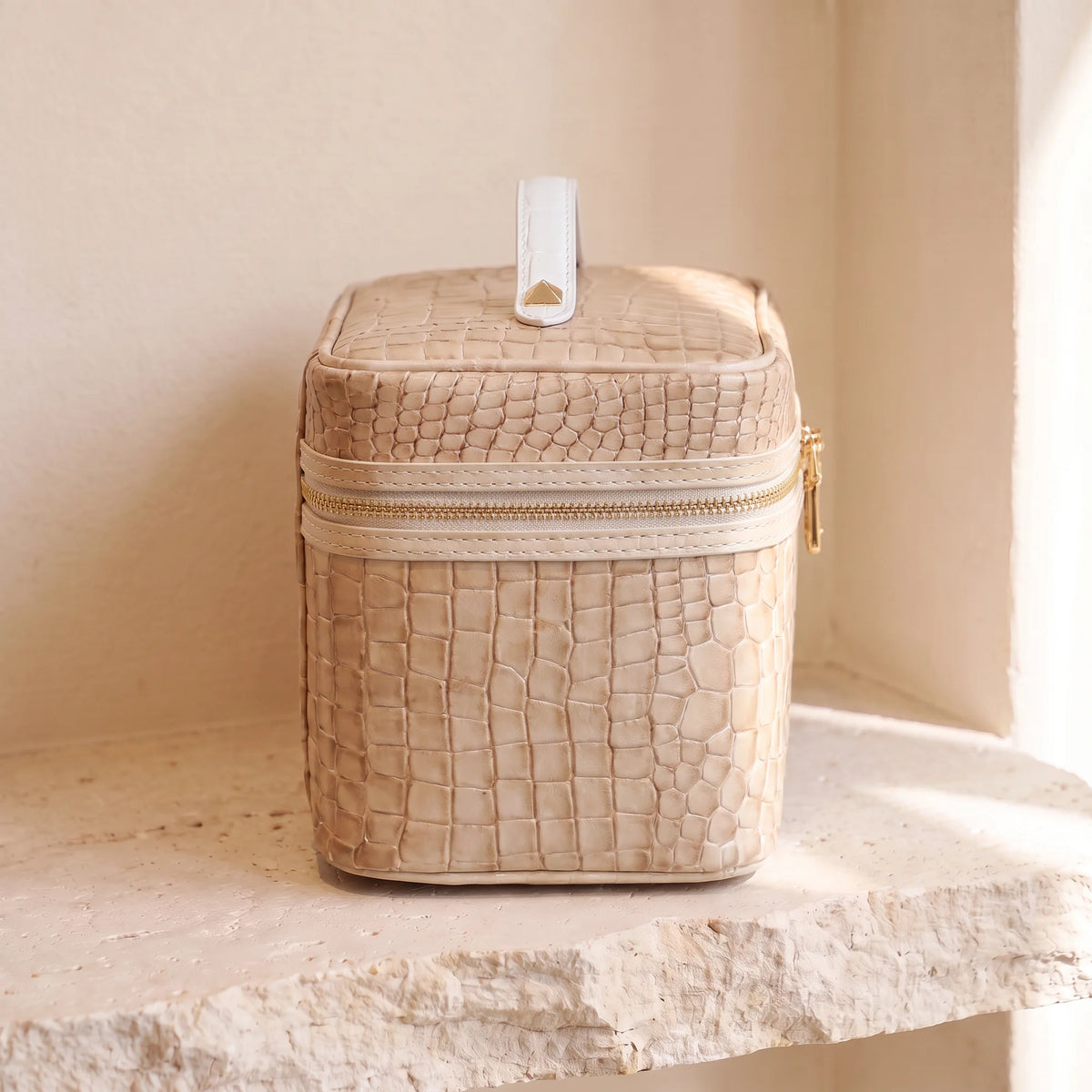 Vintage Croc Beauty Case — Beige — profile