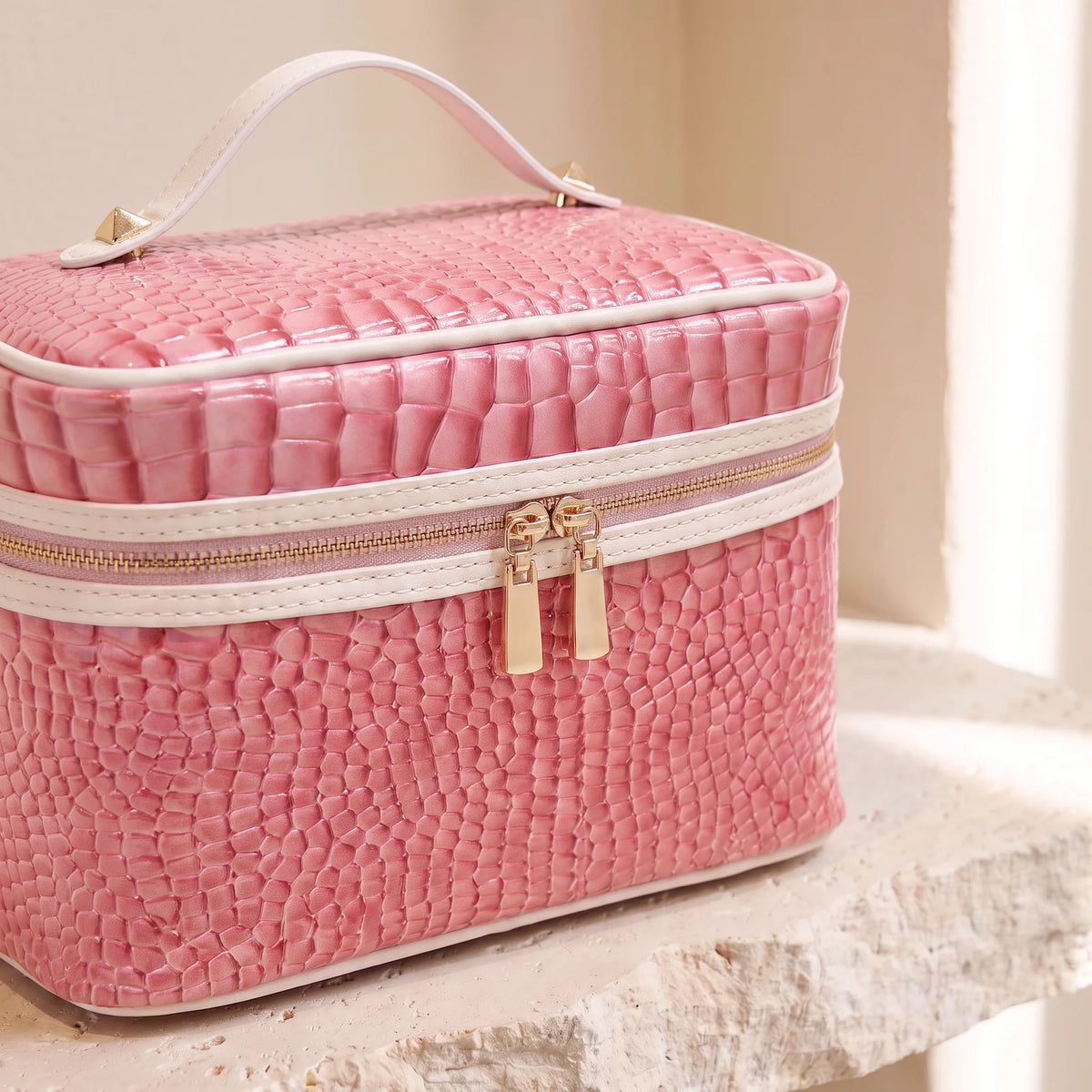 Vintage Croc Beauty Case — Pink — detail