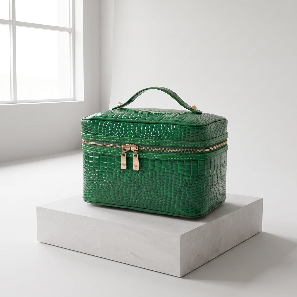 vintage-croc-beauty-case-green studio