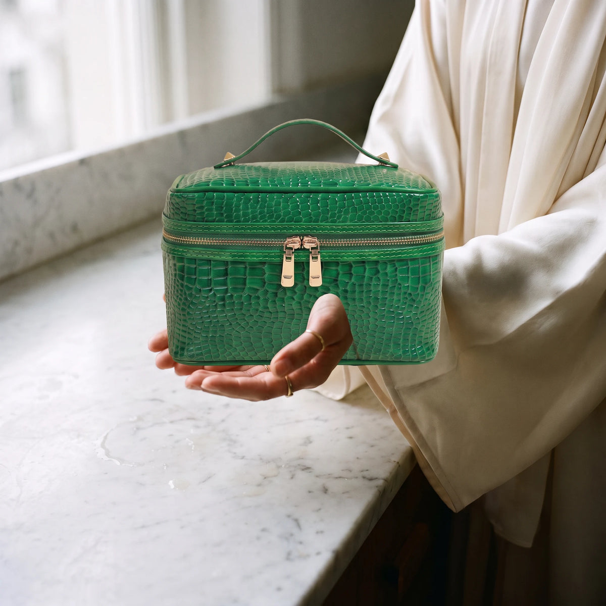 vintage-croc-beauty-case-green in hands