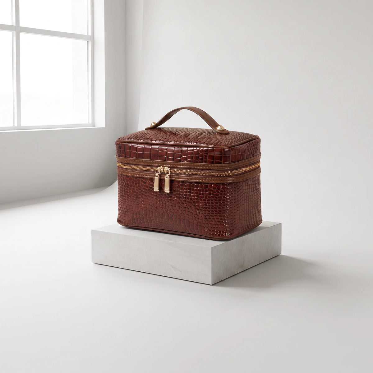 vintage-croc-beauty-case-brown studio