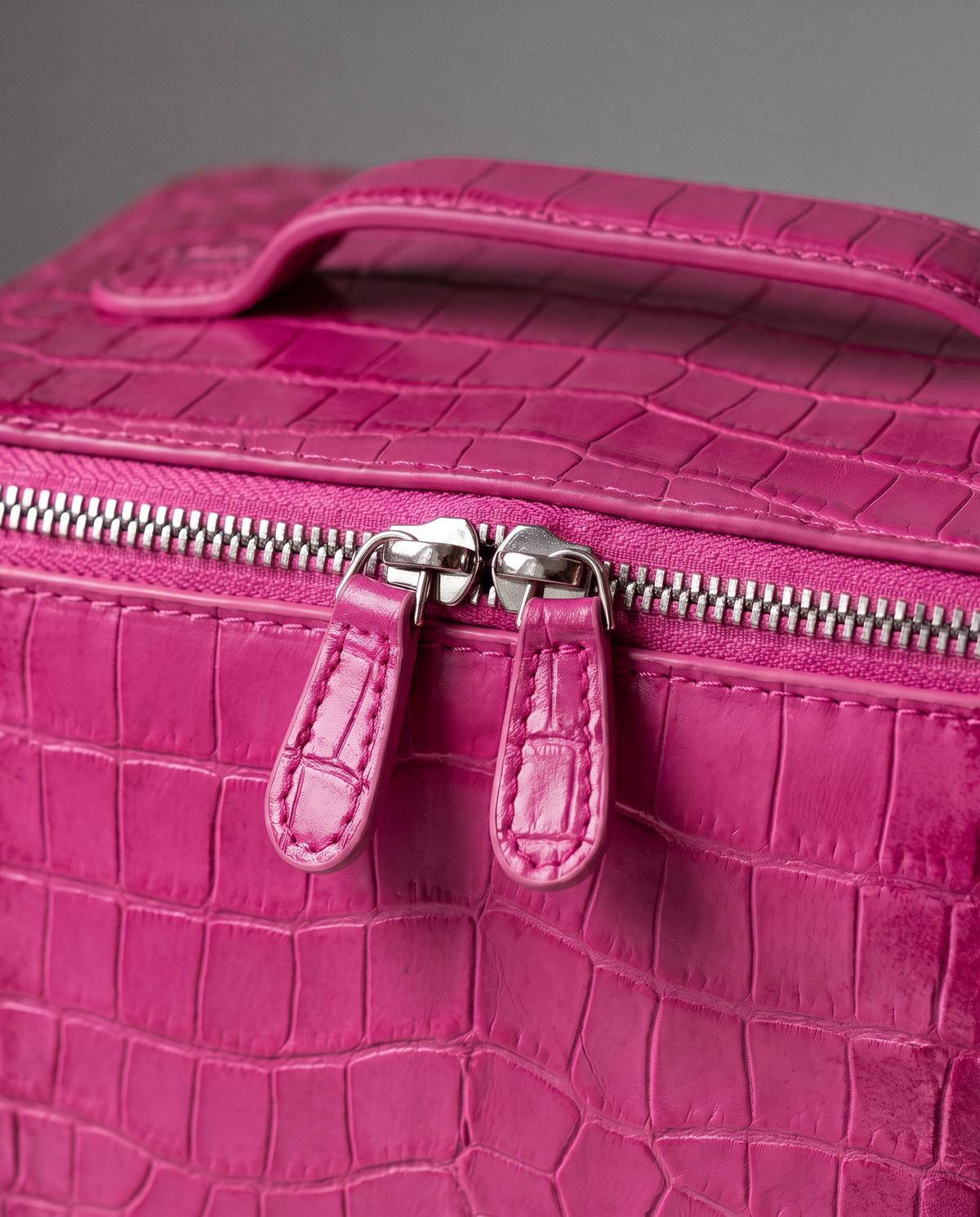 The Amira Covers — Fuchsia, texture and zip detail · Elirati · 2026-10b