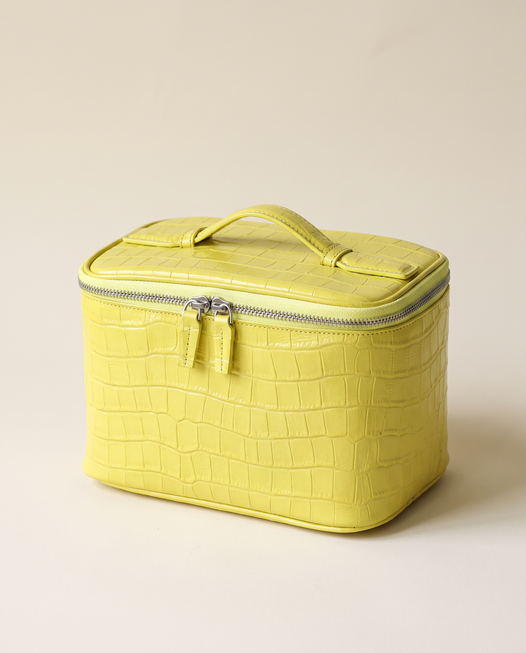 The Amira Vanity — Butter, three-quarter view · Elirati
