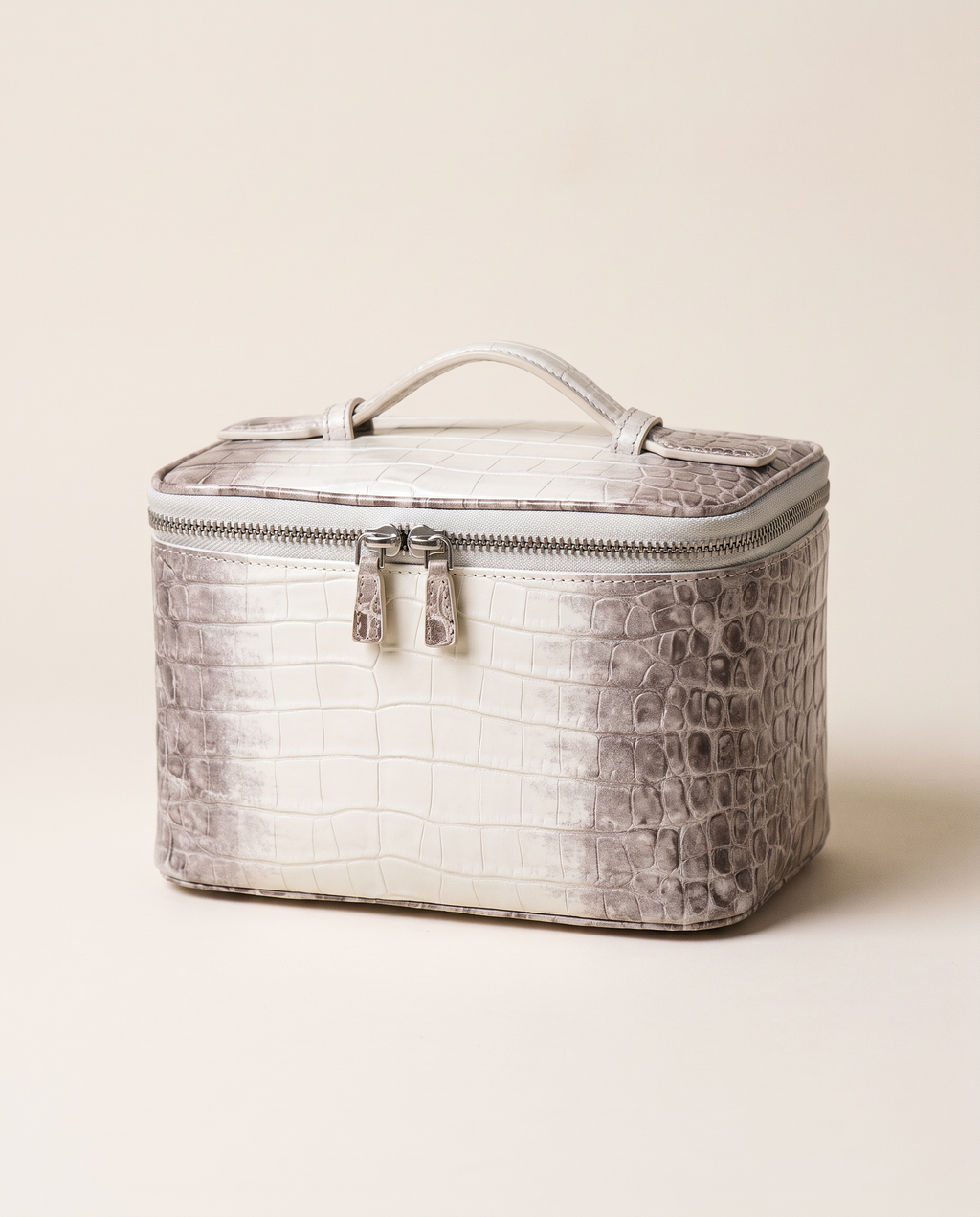 The Amira Vanity — Himalaya, three-quarter view · Elirati
