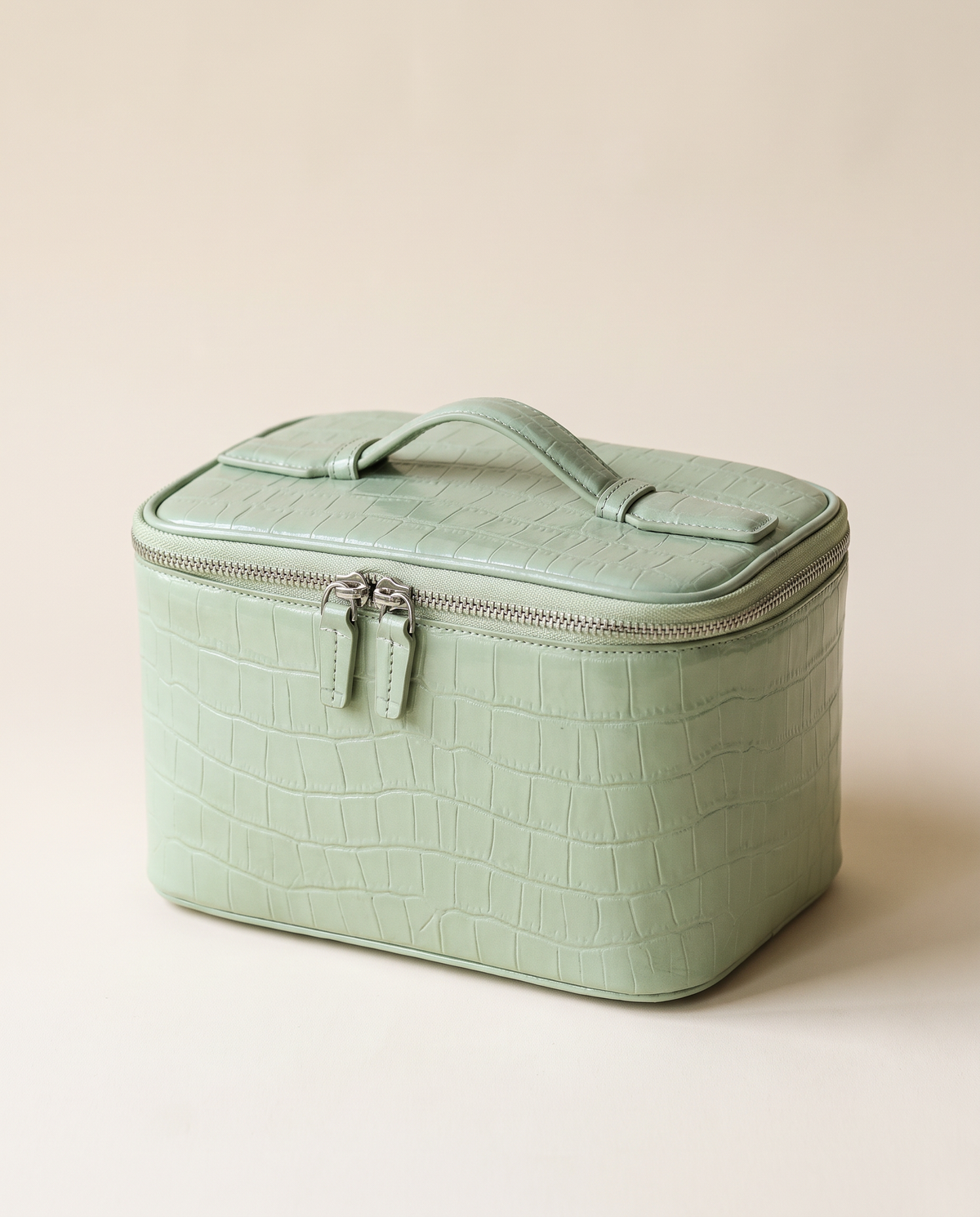 The Amira Vanity — Pistachio, three-quarter view · Elirati