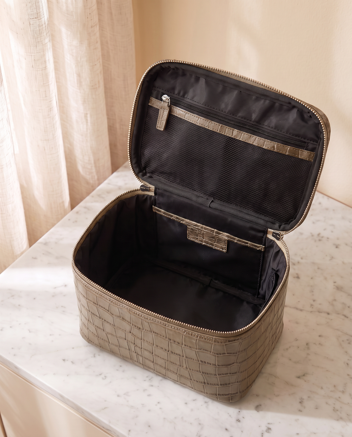 The Amira Vanity — Elephant Grey, empty, seen from above · Elirati