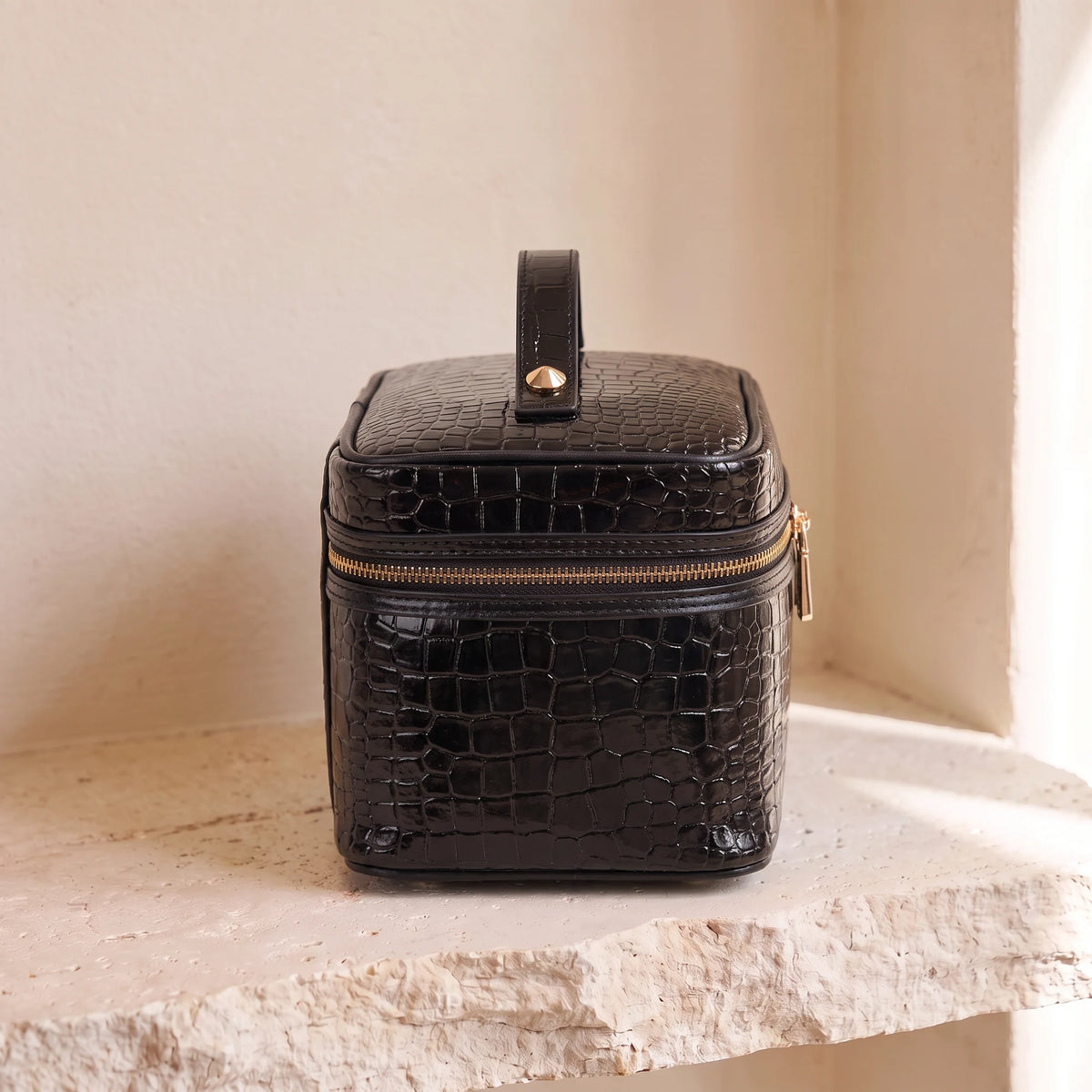 Vintage Croc Beauty Case — Noir — profile