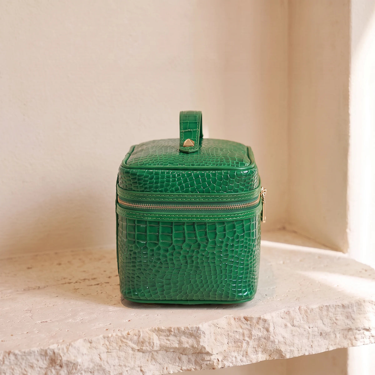 Vintage Croc Beauty Case — Green — profile