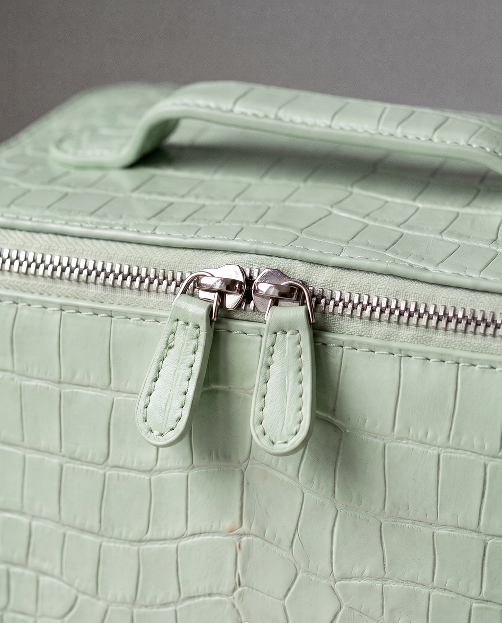 The Amira Covers — Pistachio, texture and zip detail · Elirati · 2026-10b
