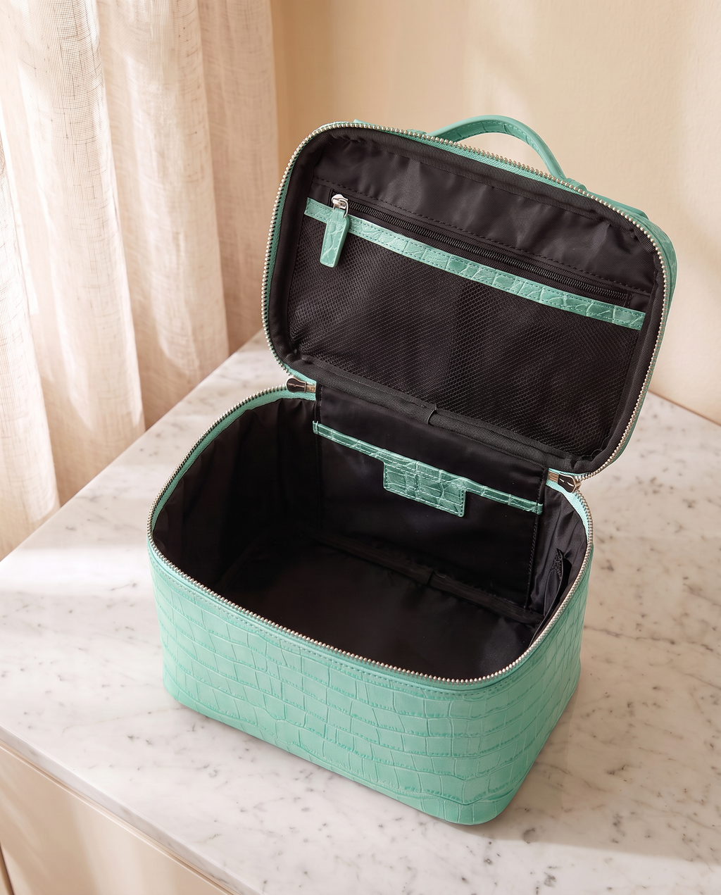 The Amira Vanity — Mint, empty, seen from above · Elirati