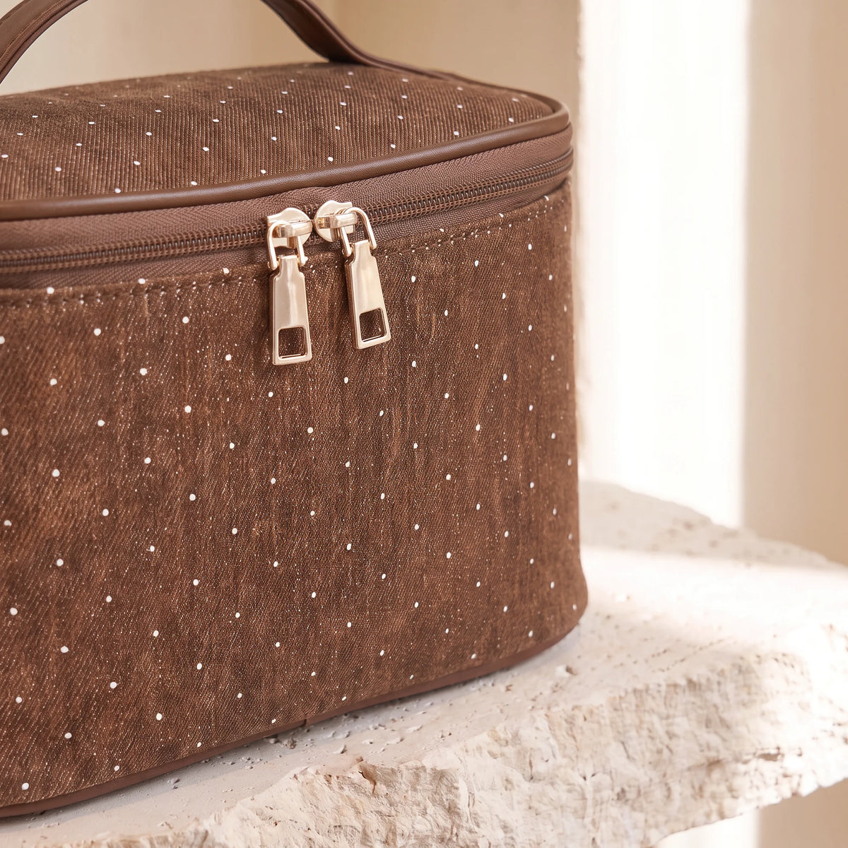 Oxford Toiletry Bag — Brown — detail