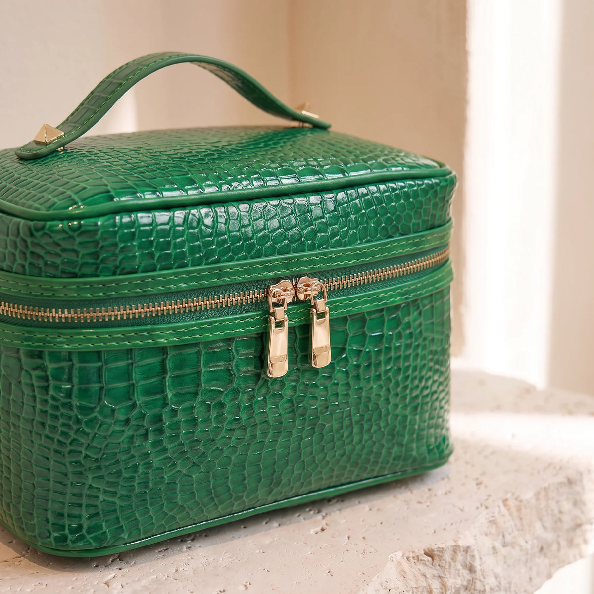 Vintage Croc Beauty Case — Green — detail