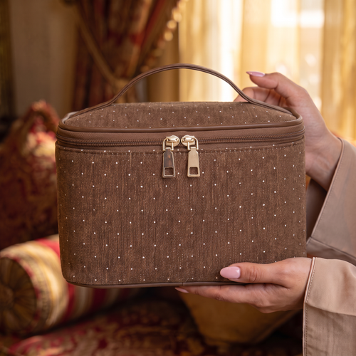 oxford-toiletry-bag-brown in hands
