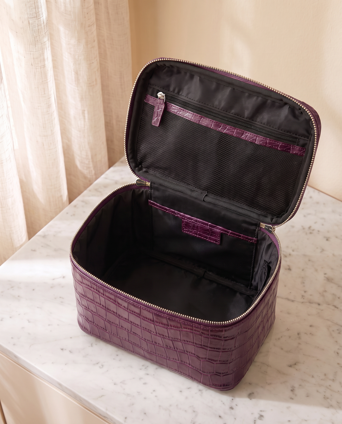 The Amira Vanity — Plum, empty, seen from above · Elirati